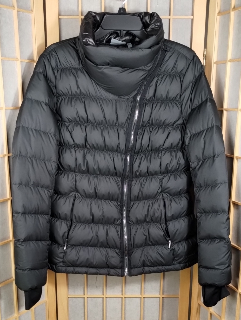 Athleta Downabout Asymmetrical Down Puffer Jacket 90% Goose Down Size L Blk